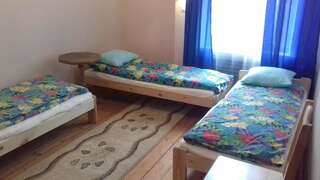 Хостелы Hostel Retro Краков Трехместный номер с ванной комнатой-3